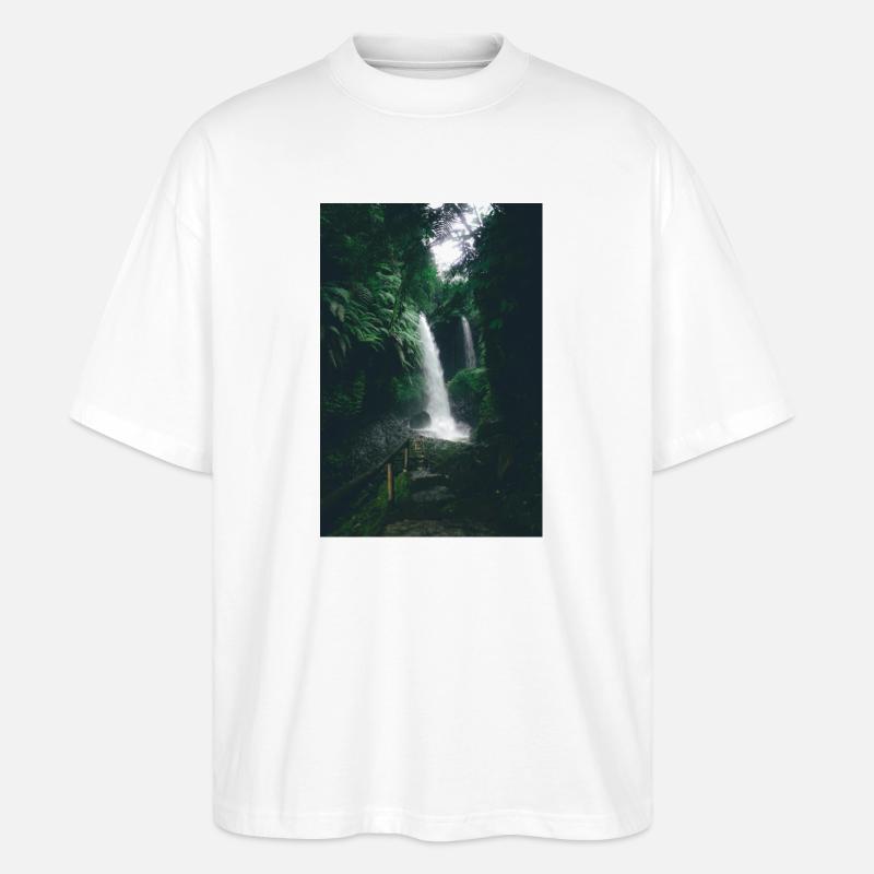 Kaskade im grünen Dschungel - Stanley/Stella Oversized Unisex Bio T-Shirt Blaster 2.0 - Weiß
