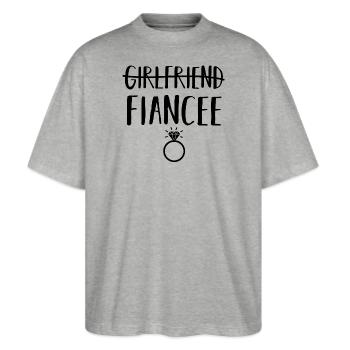 Verlobte Verlobung - Stanley/Stella Oversized Unisex Bio T-Shirt Blaster 2.0 - Grau meliert - Vorne - Alina (178cm) & Michal (187cm)