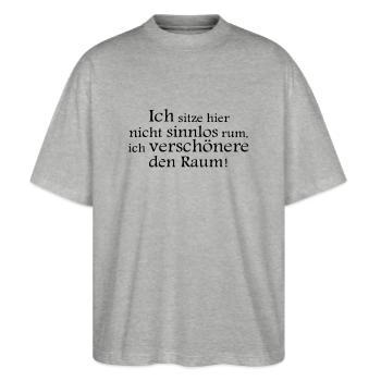 Ich sitze hier nicht sinnlos rum... - Stanley/Stella Oversized Unisex Bio T-Shirt Blaster 2.0 - Grau meliert - Vorne - Alina (178cm) & Michal (187cm)