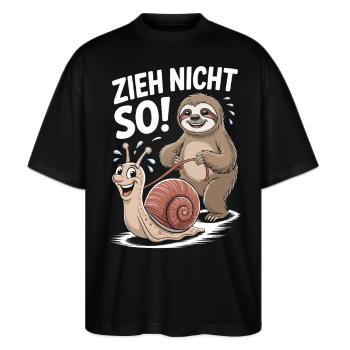 Faultier zieht lustige Schnecke Cartoon - Stanley/Stella Oversized Unisex Bio T-Shirt Blaster 2.0 - Schwarz - Vorne - Alina (178cm) & Michal (187cm)