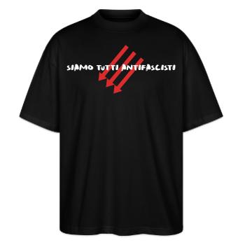 Siamo Tutti Antifascisti | Politisches Statement - Stanley/Stella Oversized Unisex Bio T-Shirt Blaster 2.0 - Schwarz - Vorne - Alina (178cm) & Michal (187cm)