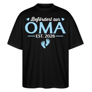 Befördert zur Oma 2026 Babyparty - Stanley/Stella Oversized Unisex Bio T-Shirt Blaster 2.0 - Schwarz - Vorne - Alina (178cm) & Michal (187cm)