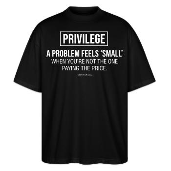 Empathie Statement Typografie - Stanley/Stella Oversized Unisex Bio T-Shirt Blaster 2.0 - Schwarz - Vorne - Alina (178cm) & Michal (187cm)