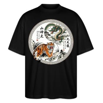 Tiger und Drache Asiatisch - Stanley/Stella Oversized Unisex Bio T-Shirt Blaster 2.0 - Schwarz - Vorne - Alina (178cm) & Michal (187cm)
