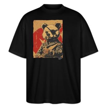 Propaganda Stil: Spielzeug General Plüschbär - Stanley/Stella Oversized Unisex Bio T-Shirt Blaster 2.0 - Schwarz - Vorne - Alina (178cm) & Michal (187cm)