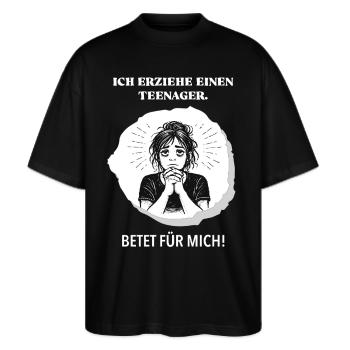 Ich erziehe einen Teenager – betet für mich! - Stanley/Stella Oversized Unisex Bio T-Shirt Blaster 2.0 - Schwarz - Vorne - Alina (178cm) & Michal (187cm)