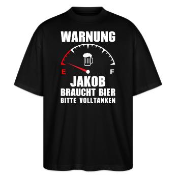 Jakob braucht Bier Bitte volltanken - Stanley/Stella Oversized Unisex Bio T-Shirt Blaster 2.0 - Schwarz - Vorne - Alina (178cm) & Michal (187cm)