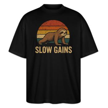 Slow Gains – Faultier Fitness Design im Retro-Stil - Stanley/Stella Oversized Unisex Bio T-Shirt Blaster 2.0 - Schwarz - Vorne - Alina (178cm) & Michal (187cm)