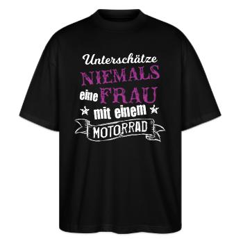 Unterschatze_Motorrad77 - Stanley/Stella Oversized Unisex Bio T-Shirt Blaster 2.0 - Schwarz - Vorne - Alina (178cm) & Michal (187cm)
