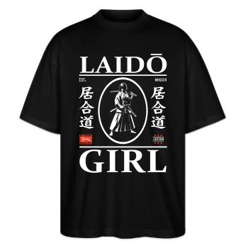 Iaido Girl Design mit Kanji – Schwertkampf und Ele - Stanley/Stella Oversized Unisex Bio T-Shirt Blaster 2.0 - Schwarz - Vorne - Alina (178cm) & Michal (187cm)
