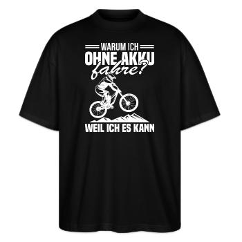 Warum ich ohne akku fahre weil ich es kann - Stanley/Stella Oversized Unisex Bio T-Shirt Blaster 2.0 - Schwarz - Vorne - Alina (178cm) & Michal (187cm)