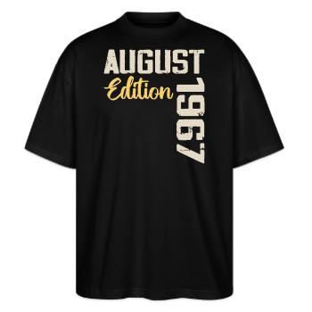 Geburtstag August 1967 - Limitierte Auflage August 1967 - Stanley/Stella Oversized Unisex Bio T-Shirt Blaster 2.0 - Schwarz - Vorne - Alina (178cm) & Michal (187cm)