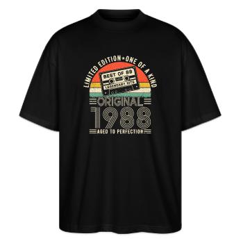1988 Geburtstag 1988 Jahrgang 1988 Geburtstag - Stanley/Stella Oversized Unisex Bio T-Shirt Blaster 2.0 - Schwarz - Vorne - Alina (178cm) & Michal (187cm)