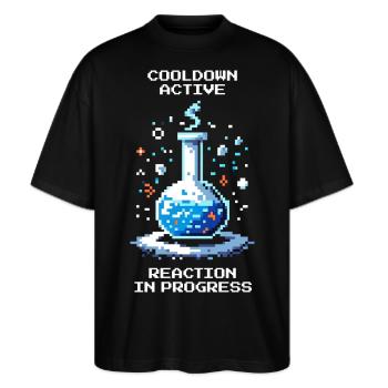Cooldown aktiv – Reaktion läuft | Chemie - Stanley/Stella Oversized Unisex Bio T-Shirt Blaster 2.0 - Schwarz - Vorne - Alina (178cm) & Michal (187cm)