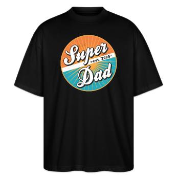 Superdad est. 2025 Papa werden Männer Geschenkidee - Stanley/Stella Oversized Unisex Bio T-Shirt Blaster 2.0 - Schwarz - Vorne - Alina (178cm) & Michal (187cm)