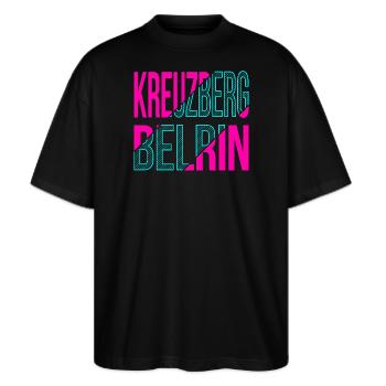 Kreuzberg Berlin Design - Stanley/Stella Oversized Unisex Bio T-Shirt Blaster 2.0 - Schwarz - Vorne - Alina (178cm) & Michal (187cm)