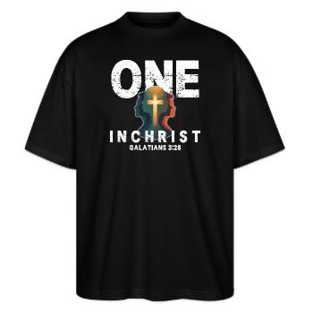Glaube im Licht Jesus Kreuz Silhouette - Stanley/Stella Oversized Unisex Bio T-Shirt Blaster 2.0 - Schwarz - Vorne - Alina (178cm) & Michal (187cm)