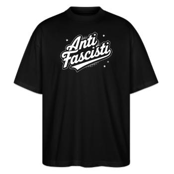 SIAMO TUTTI ANTIFASCHISTISCH! 🏴 - Stanley/Stella Oversized Unisex Bio T-Shirt Blaster 2.0 - Schwarz - Vorne - Alina (178cm) & Michal (187cm)