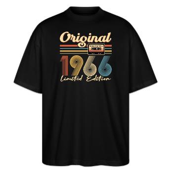60. Geburtstag, 60 Jahre, Original 1966 - Stanley/Stella Oversized Unisex Bio T-Shirt Blaster 2.0 - Schwarz - Vorne - Alina (178cm) & Michal (187cm)