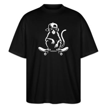 Chill Monkey Skater: Umarme die Entspannung - Stanley/Stella Oversized Unisex Bio T-Shirt Blaster 2.0 - Schwarz - Vorne - Alina (178cm) & Michal (187cm)