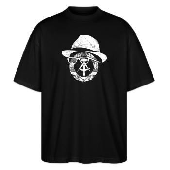 Honecker DDR Wappen, Osten, Ossi Geschenk - Stanley/Stella Oversized Unisex Bio T-Shirt Blaster 2.0 - Schwarz - Vorne - Alina (178cm) & Michal (187cm)