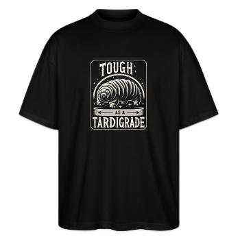 Tough As A Tardigrade 5 - Stanley/Stella Oversized Unisex Bio T-Shirt Blaster 2.0 - Schwarz - Vorne - Alina (178cm) & Michal (187cm)