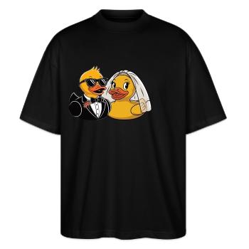 Gummiænder Nygifte - Stanley/Stella Oversize Unisex Øko T-shirt Blaster 2.0 - sort - Foran - Alina (178cm) & Michal (187cm)