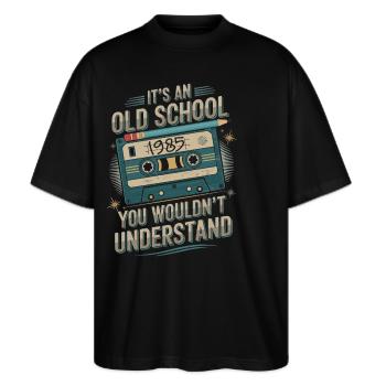 Retro Kassette 1985 Musikdesign für Oldschool Fans - Stanley/Stella Oversized Unisex Bio T-Shirt Blaster 2.0 - Schwarz - Vorne - Alina (178cm) & Michal (187cm)