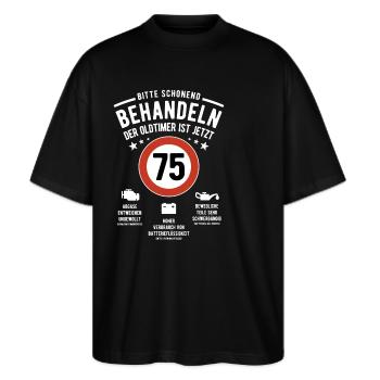Oldtimer schonend behandeln - 75. Geburtstag - Stanley/Stella Oversized Unisex Bio T-Shirt Blaster 2.0 - Schwarz - Vorne - Alina (178cm) & Michal (187cm)
