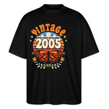 Schmetterling Jahr 2005 Frauen 20 Jahre Jubiläum - Stanley/Stella Oversized Unisex Bio T-Shirt Blaster 2.0 - Schwarz - Vorne - Alina (178cm) & Michal (187cm)