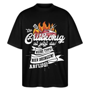 Grillparty Motiv mit Fleisch und Flammen - Stanley/Stella Oversized Unisex Bio T-Shirt Blaster 2.0 - Schwarz - Vorne - Alina (178cm) & Michal (187cm)