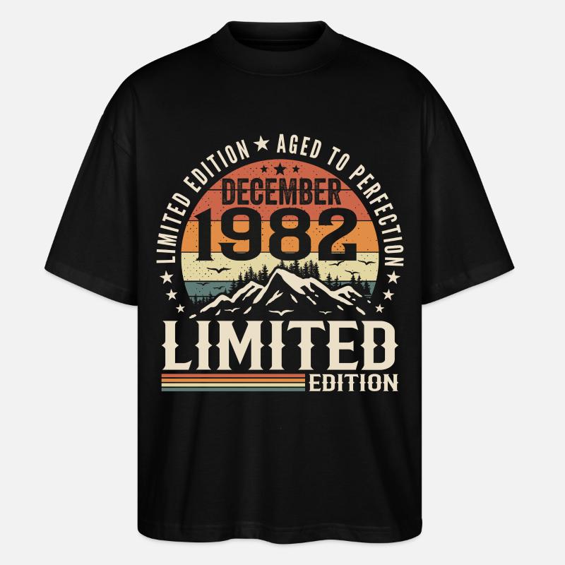 Dezember 1982 - Stanley/Stella Oversized Unisex Bio T-Shirt Blaster 2.0 - Schwarz