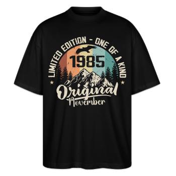 Original Novembre 1985 Anniversaire Novembre 1985 - T-shirt bio Blaster 2.0 coupe oversize Stanley/Stella Unisexe - noir - Devant - Alina (178cm) & Michal (187cm)