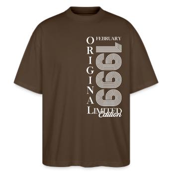 25e anniversaire Original Février Année 1999 - T-shirt bio Blaster 2.0 coupe oversize Stanley/Stella Unisexe - marron foncé - Devant - Alina (178cm) & Michal (187cm)
