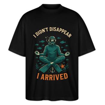 I Didn't Disappear I Arrived Taucher - Stanley/Stella Oversized Unisex Bio T-Shirt Blaster 2.0 - Schwarz - Vorne - Alina (178cm) & Michal (187cm)