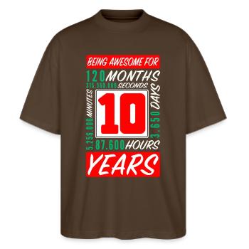 Kinder 10 Jahre Geburtstag Monate Stunden - Stanley/Stella Oversized Unisex Bio T-Shirt Blaster 2.0 - Dunkelbraun - Vorne - Alina (178cm) & Michal (187cm)
