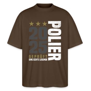 Geprüfter Polier 2025 - Stanley/Stella Oversized Unisex Bio T-Shirt Blaster 2.0 - Dunkelbraun - Vorne - Alina (178cm) & Michal (187cm)