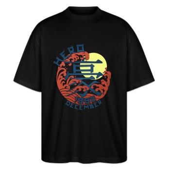 Japan Hero since December 1980 Geburtstaggeschenk - Stanley/Stella Oversized Unisex Bio T-Shirt Blaster 2.0 - Schwarz - Vorne - Alina (178cm) & Michal (187cm)