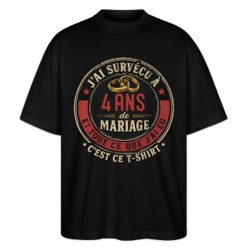 Humour Anniversaire : J'ai Survécu à 4 Ans - T-shirt bio Blaster 2.0 coupe oversize Stanley/Stella Unisexe - noir - Devant - Alina (178cm) & Michal (187cm)