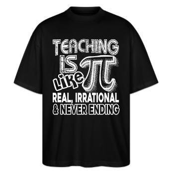 Pi Day Teaching ist wie Pi - Stanley/Stella Oversized Unisex Bio T-Shirt Blaster 2.0 - Schwarz - Vorne - Alina (178cm) & Michal (187cm)
