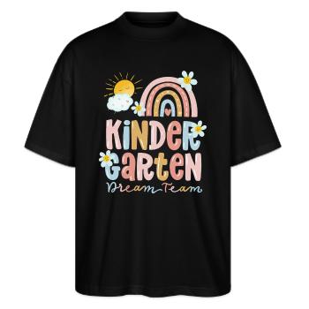 Kindergarten Team - Stanley/Stella Oversized Unisex Bio T-Shirt Blaster 2.0 - Schwarz - Vorne - Alina (178cm) & Michal (187cm)