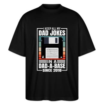 Dad Witze In Einer Dad-a-base Seit 2018 Vatertag - Stanley/Stella Oversized Unisex Bio T-Shirt Blaster 2.0 - Schwarz - Vorne - Alina (178cm) & Michal (187cm)