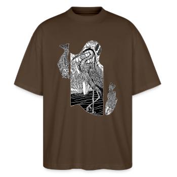 Angeln am See, Reiher im Schilf mit Fischen - Stanley/Stella Oversized Unisex Bio T-Shirt Blaster 2.0 - Dunkelbraun - Vorne - Alina (178cm) & Michal (187cm)