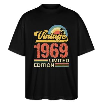 1969 - Stanley/Stella Oversized Unisex Bio T-Shirt Blaster 2.0 - Schwarz - Vorne - Alina (178cm) & Michal (187cm)