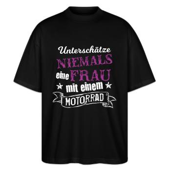 Unterschatze_Motorrad77 - Stanley/Stella Oversized Unisex Bio T-Shirt Blaster 2.0 - Schwarz - Vorne - Alina (178cm) & Michal (187cm)