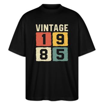 Vintage 1985 Geboren 1985 - Stanley/Stella Oversized Unisex Bio T-Shirt Blaster 2.0 - Schwarz - Vorne - Alina (178cm) & Michal (187cm)