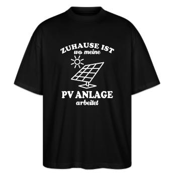 Zuhause ist wo meine PV Anlage arbeitet - Stanley/Stella Oversized Unisex Bio T-Shirt Blaster 2.0 - Schwarz - Vorne - Alina (178cm) & Michal (187cm)