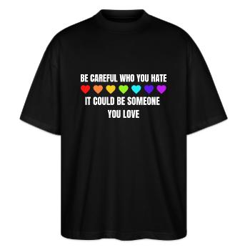 LGBTQ Liebe Herz Pride Month Gay Parade Regenbogen - Stanley/Stella Oversized Unisex Bio T-Shirt Blaster 2.0 - Schwarz - Vorne - Alina (178cm) & Michal (187cm)