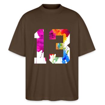 NUMÉRO 13 ANS 13ÈME ANNIVERSAIRE - T-shirt bio Blaster 2.0 coupe oversize Stanley/Stella Unisexe - marron foncé - Devant - Alina (178cm) & Michal (187cm)