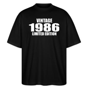 Vintage 1986 Syntymäpäivä 1986 - Retro 1986 - Stanley/Stella Blaster 2.0 Unisex Oversized Luomu T-paita - musta - Edestä - Alina (178cm) & Michal (187cm)